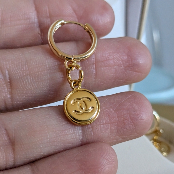 Chanel - Picture 7 of 10